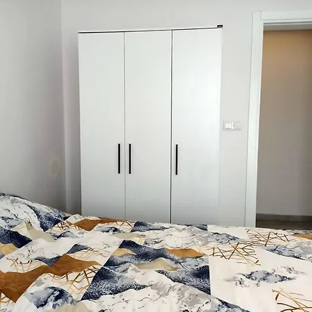 Apartment Flat For Rent At The City Center Of Kusadası