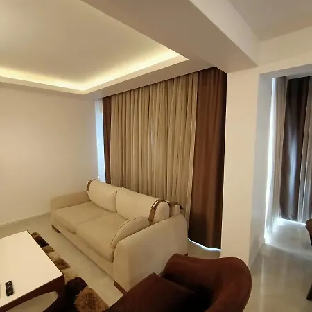 Apartamento Flat For Rent At The City Center Of Kusadası